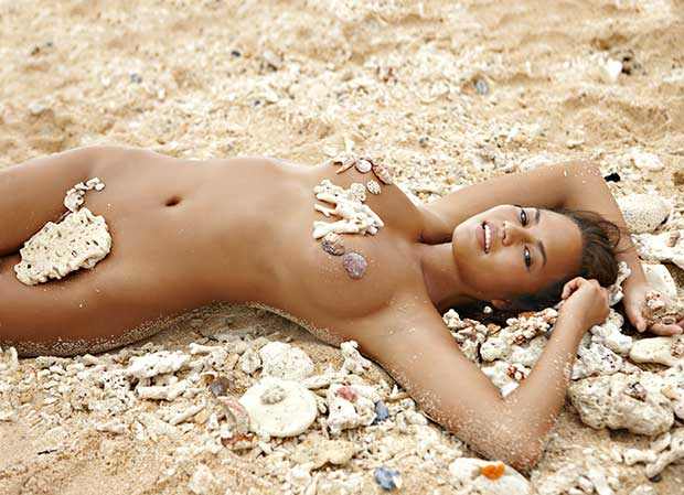 chrissy-teigen-shells-2011-1.jpg